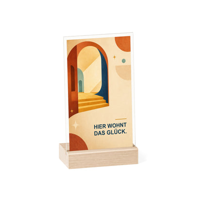 Acrylschild „Hier wohnt das Glück.“ mit Holzfuß – Warmes Retro-Home-Deko
