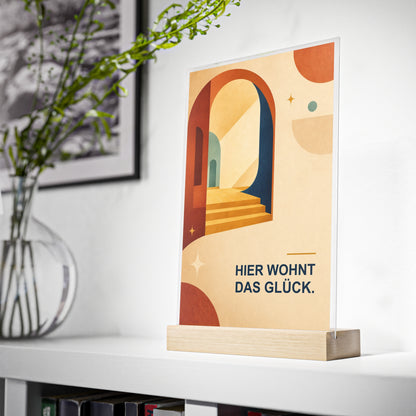 Acrylschild „Hier wohnt das Glück.“ mit Holzfuß – Warmes Retro-Home-Deko